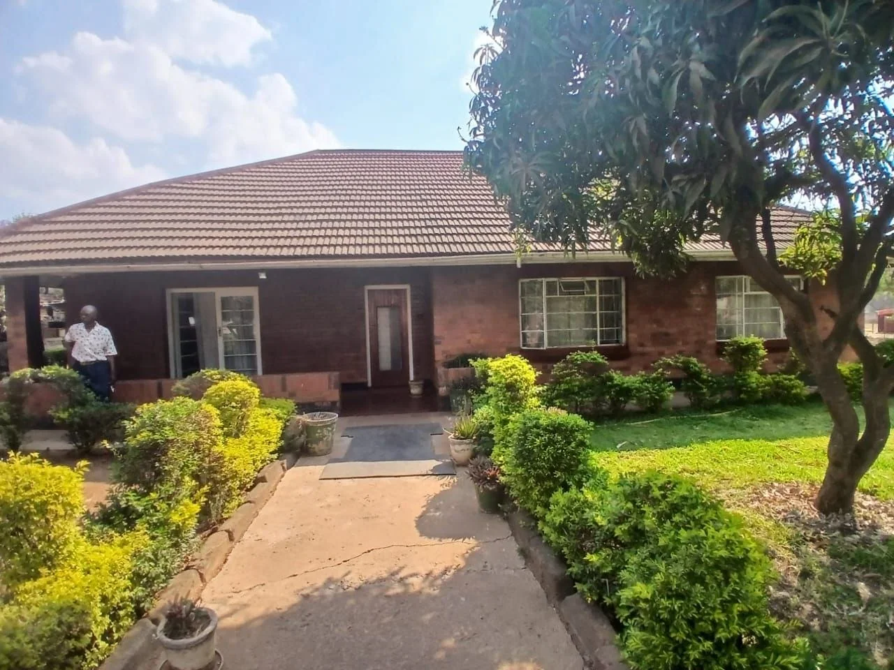 3 Bedroom House in Saurstown - image 2