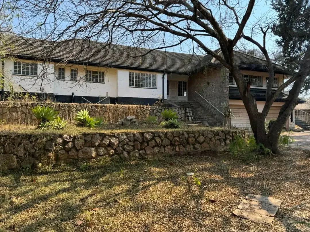 5 BEDS HOUSE IN BURNSIDE, BULAWAYO - image 1