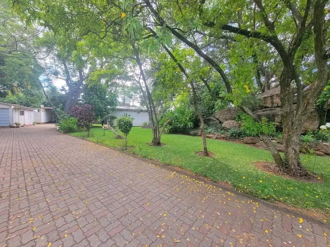 5 BEDS HOUSE IN HILLSIDE, BULAWAYO - image 1