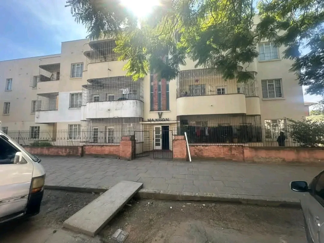 BULAWAYO CBD FLAT ,  2 BEDS - image 1