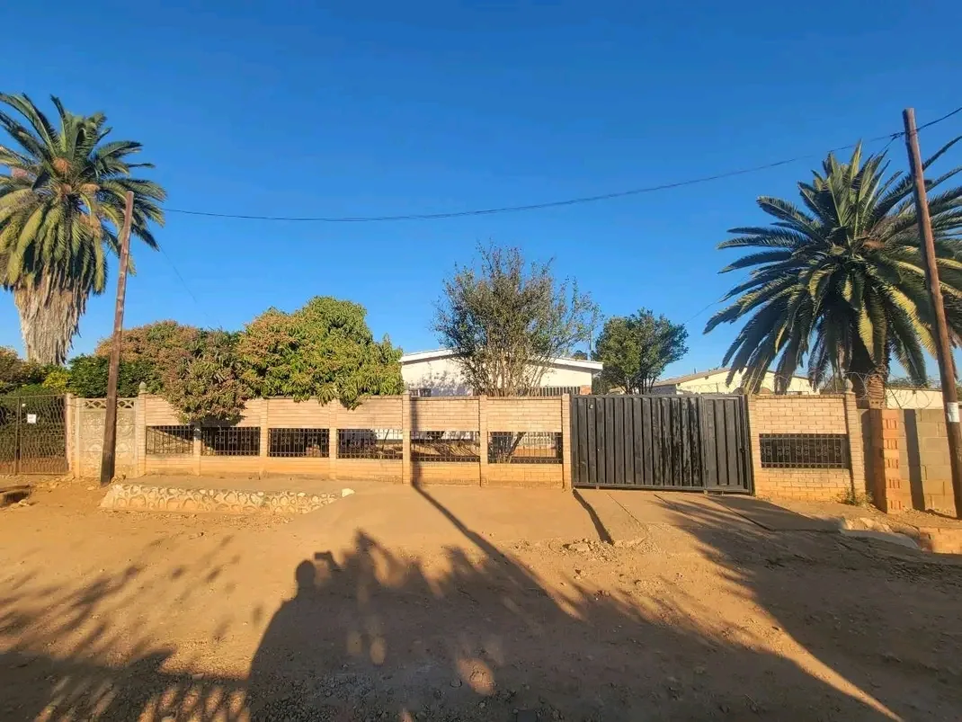 BULAWAYO, NKETA 9  HOUSE . - image 1
