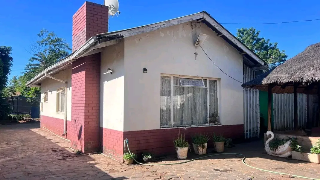 BULAWAYO, PADDONHURST HOUSE. 3 BEDS - image 1