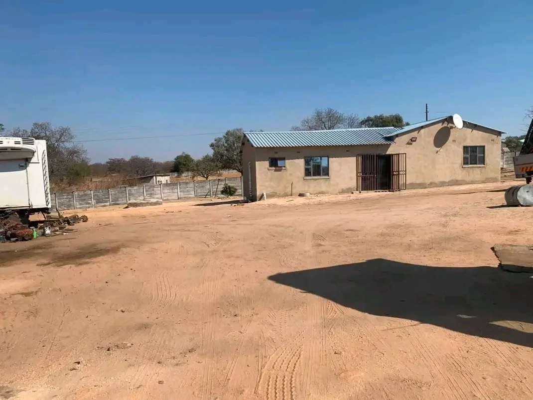 BULAWAYO RICHMOND HOUSE ON 6000 SQM - image 1