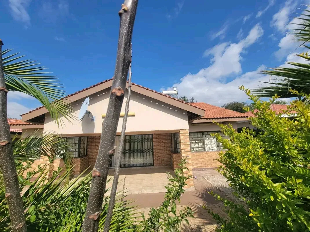 BULAWAYO, SELBORNE PARK TOWNHOUSE. 3 BEDS - image 1