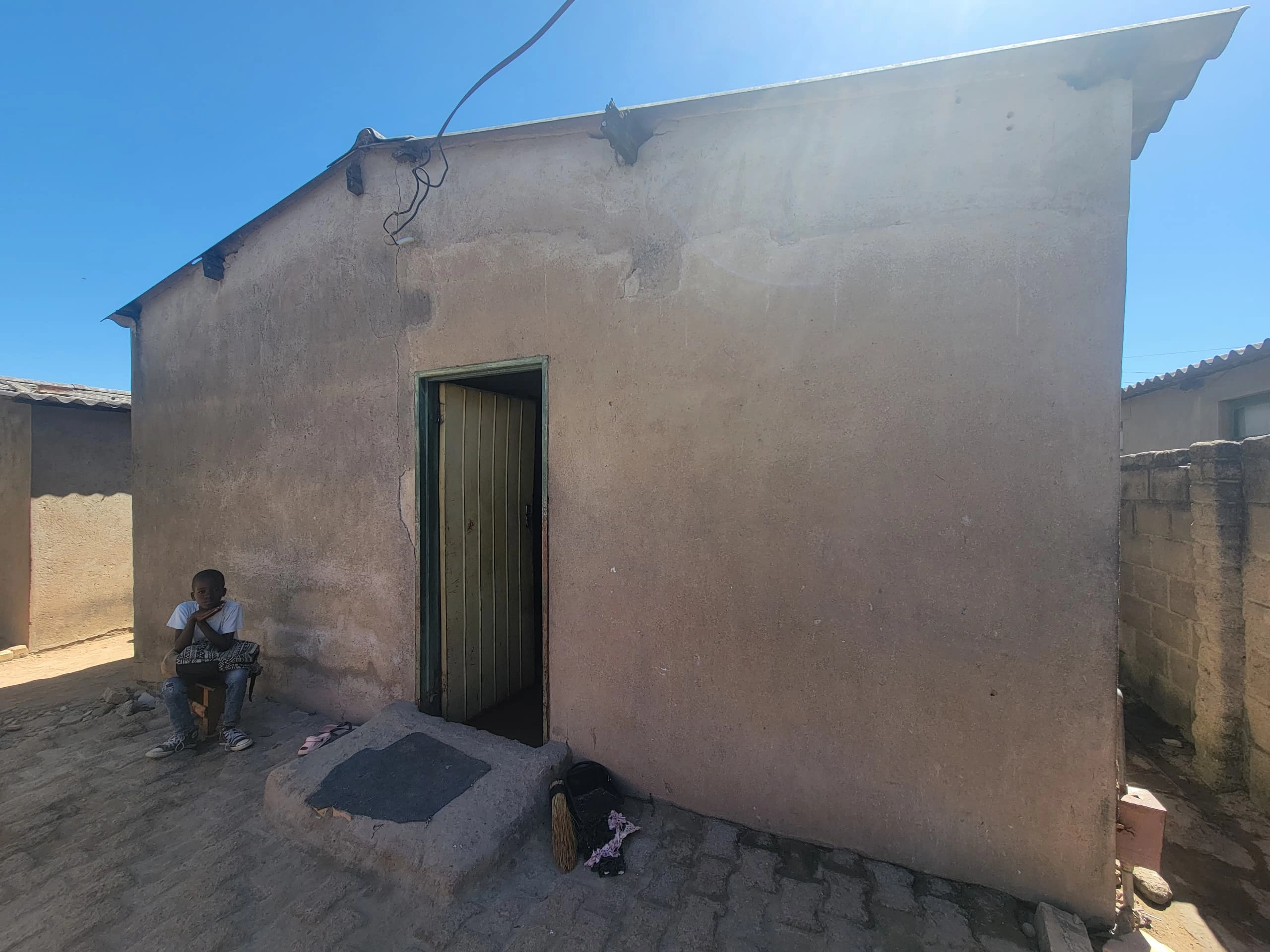 Cowdray Park 7 Room House - image 5