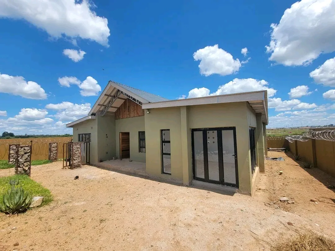 Hopelyn, Bulawayo 3 Bedroom House - image 3